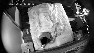 【酒店偷拍】小情侣开房，刚睡醒女友想要来一发，骑在身上很主动，翘起屁股求操，后入一顿输出